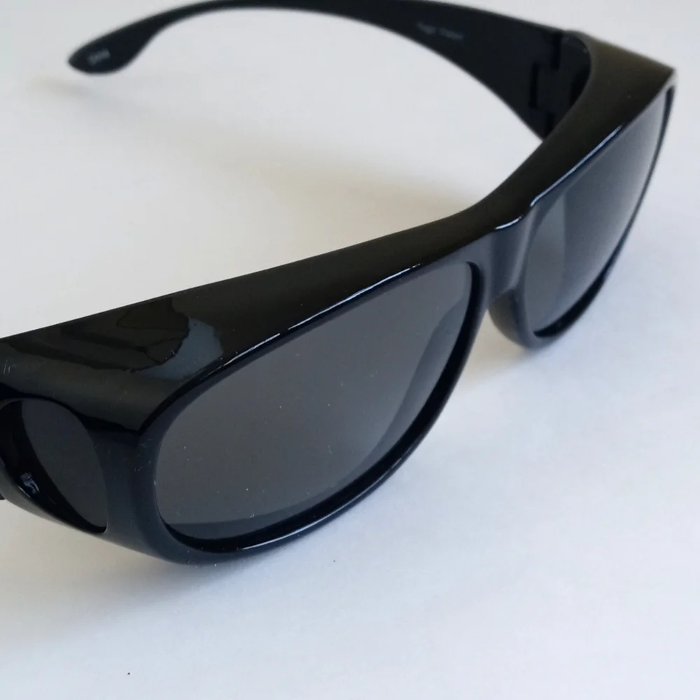 Yogo Vision Black Polarized Sunglasses w Case (Fits Over Your Own Eye Glasses)